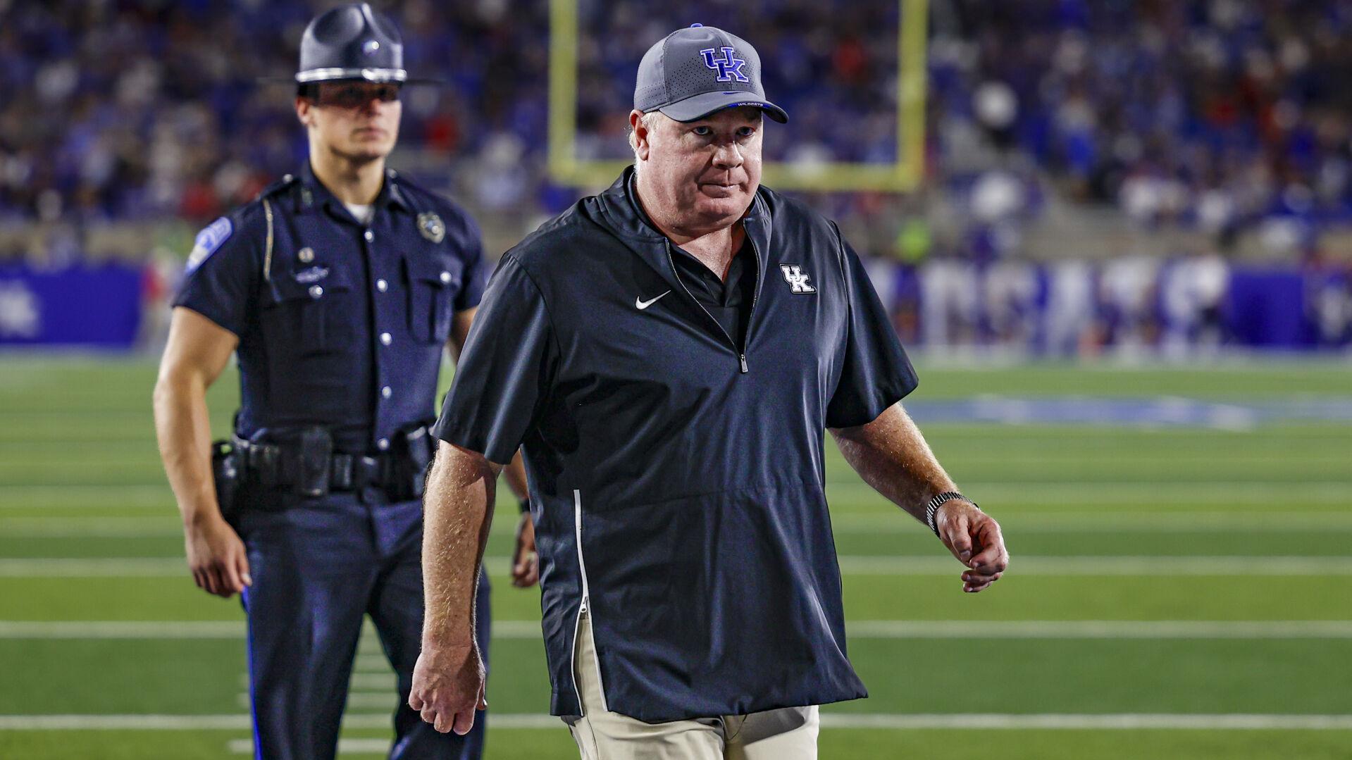 CRAWFORD | In a season of firings, Stoops and Kentucky look for a lifeline at Auburn